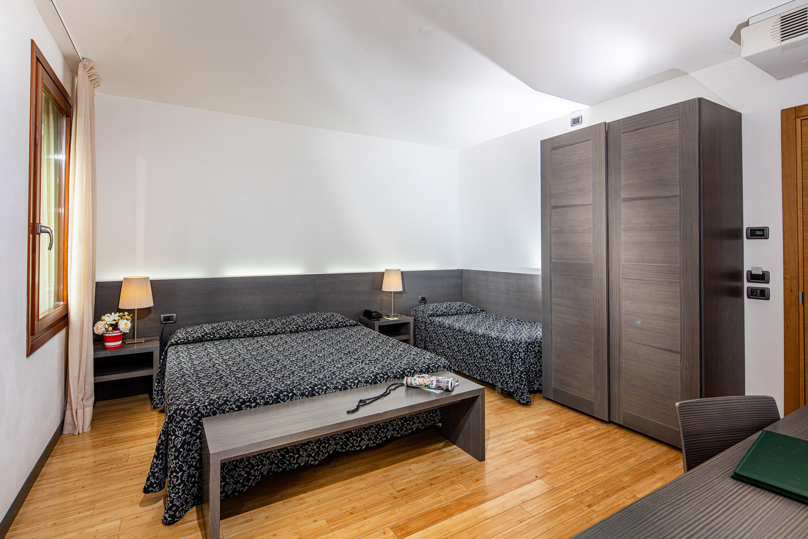 media.Camere_Economy3_Hotel_LaPergola_Lignano