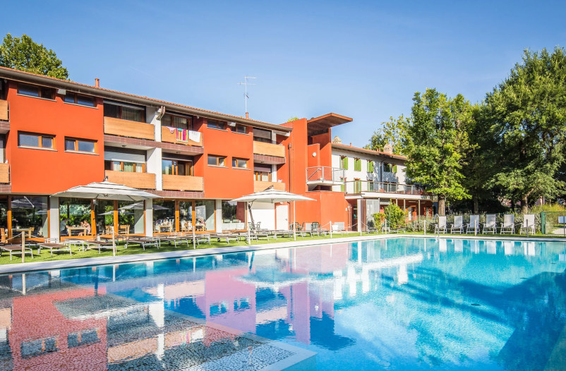 media.Slide-Piscina_7Hotel-La-Pergola-Lignano